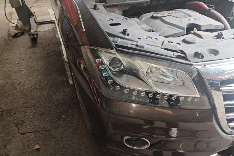 Used Haval H2 2015 1.5T Automatic Two-Wheel Drive Elite Edition Right Front Headlight