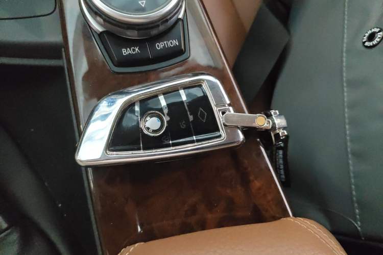 Used BMW 3 Series 2014 320Li Luxury Design Package
