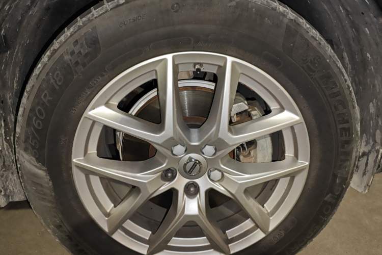 Used Volvo XC60 2019 T5 4x4 Smart Edition China VI Standard Right Front Wheel Hub