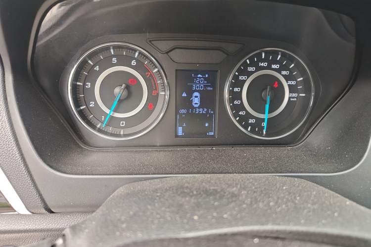 Used Soueast V5 Lingzhi 2015 Plus 1.5L Manual Smart Edition Odometer Close Up