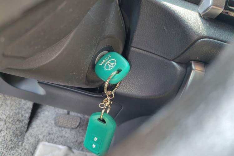 Used Toyota YARiS L Zhi Xuan 2015 1.5E Automatic Charm Edition Vehicle Key