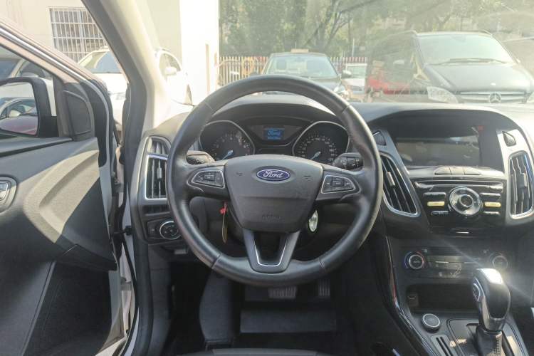 Used Ford Focus 2017 Hatchback 1.6L Automatic Fashion Edition Smart Drive Version
