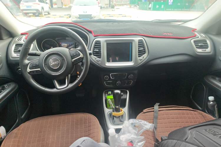 Used Jeep Compass 2017 200T Automatic Family Edition
