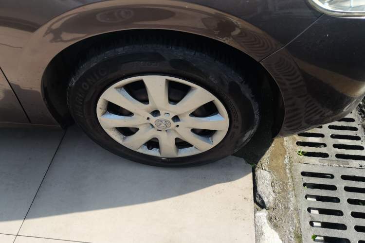 Used Peugeot 301 2014 1.6L Automatic Comfort Edition Right Front Wheel Hub