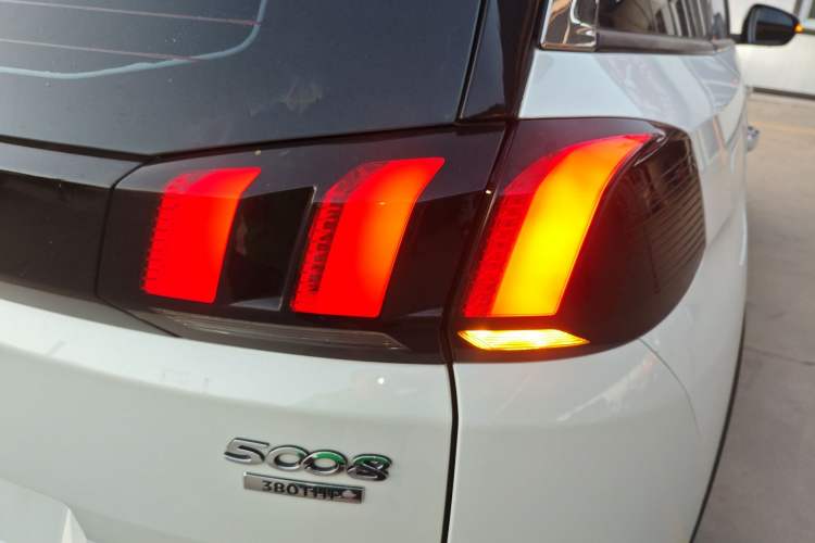 Used Peugeot 5008 2017 380THP 7-Seater Elite Edition
