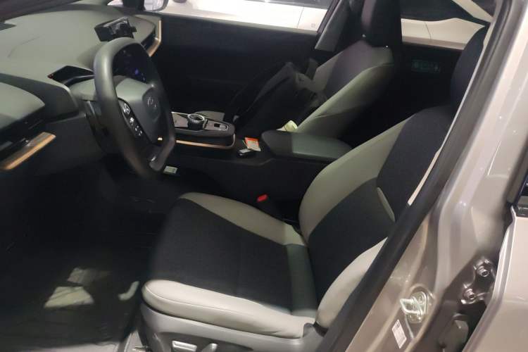 Used Toyota bZ3 2023 517 km Elite PRO Left Front Seat