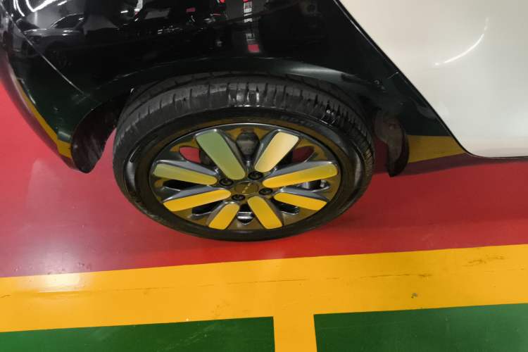 Used ORA Black Cat 2021 351 km Standard Version Right Rear Wheel Hub