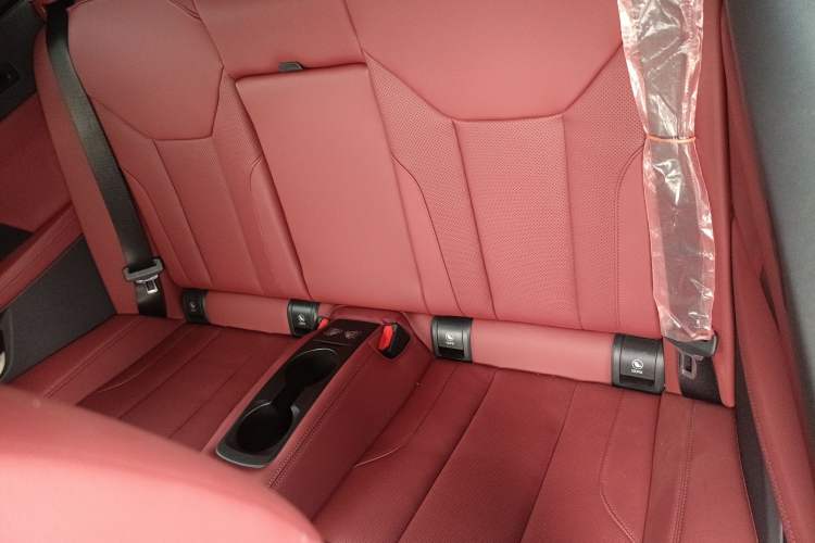 Used BMW 4 Series 2022 425i Convertible M Sport Package Left Rear Seat