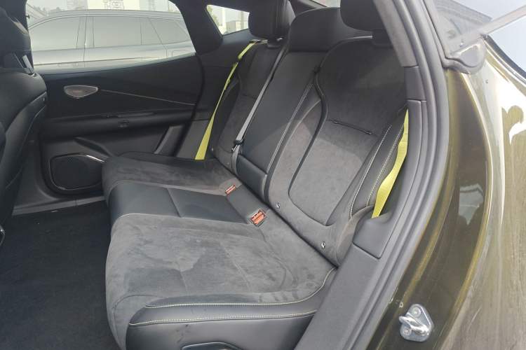 Used Lynk & Co 10 EM-P 2025 Model 240 All-Wheel Drive Ultra—Sport Edition Left Rear Seat