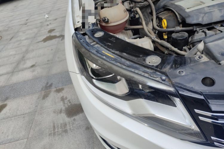 Used Volkswagen Tiguan 2015 1.8TSI Automatic Two-Wheel Drive Luxury Model Right Front Headlight