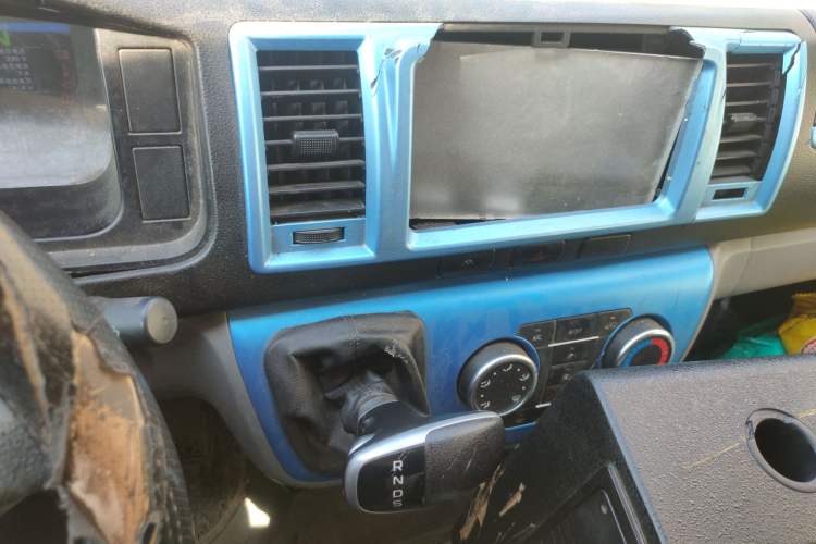 Used Farizon Xingxiang E6 2020 Van with High Roof 1365kg Payload Capacity Equipped with CATL's High-Energy Battery