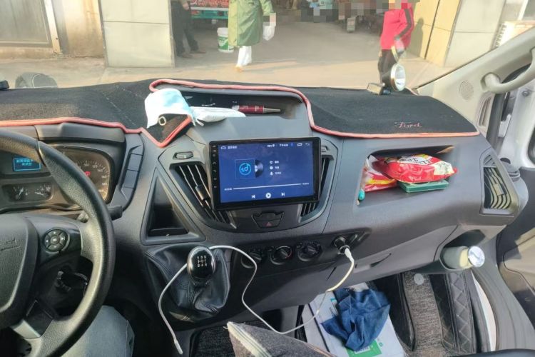 Used Ford Transit 2019 2.0T Diesel Van Mid-Chassis Mid-Roof 3-Seater China VI Standard
