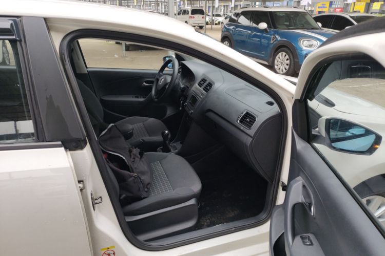 Used Volkswagen Polo 2014 1.6L Manual Comfort Edition
