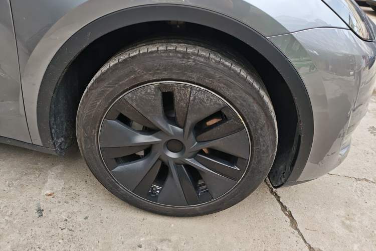 Used Tesla Model Y 2024 Rear-Wheel-Drive Version Right Front Wheel Hub