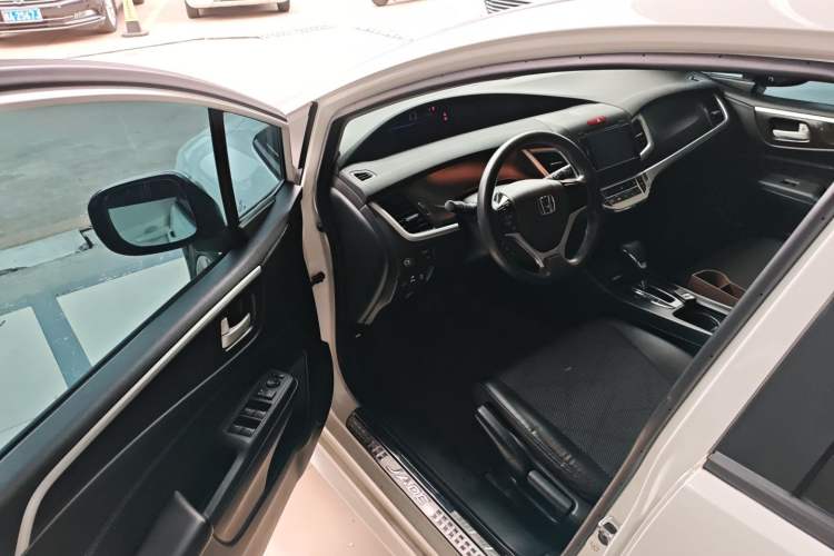 Used Honda Jade 2014 1.8L Automatic Comfort Elite Version 5 Seats
