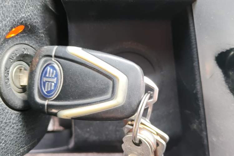 Used Bestune X80 2013 2.0L manual luxury version