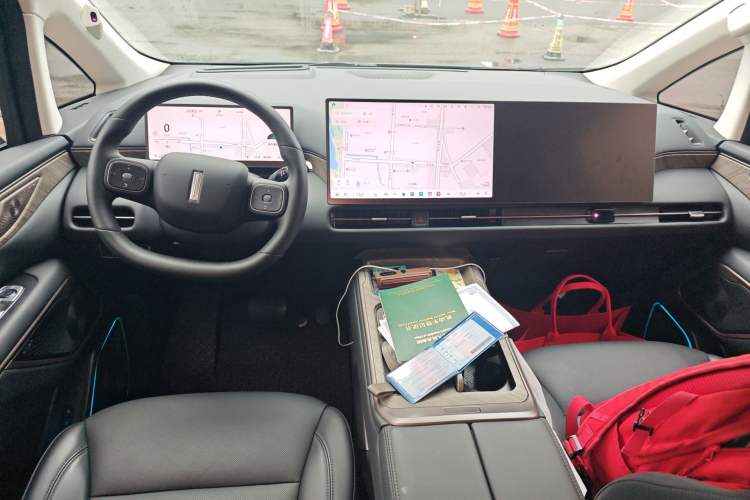 Used Wey Gaoshan 2025 Four-Wheel Drive Alpine 9 Center Console