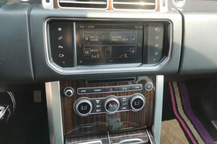 Used Land Rover Range 2015 3.0 SC V6 Vogue Audio And AC Panel