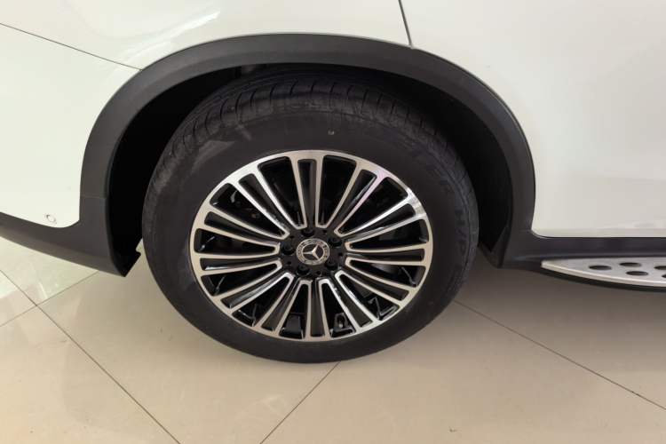 Used Mercedes-Benz GLC 2018 GLC 260 4MATIC Dynamic Edition Exterior 8