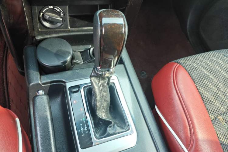 Used Toyota Prado 2016 2.7L Automatic Standard Edition Gear Lever