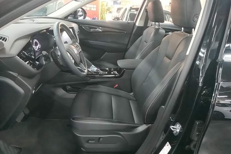 Used Buick Envision 2023 Encore Plus 652T Five-Seat All-Wheel-Drive Luxury Model
