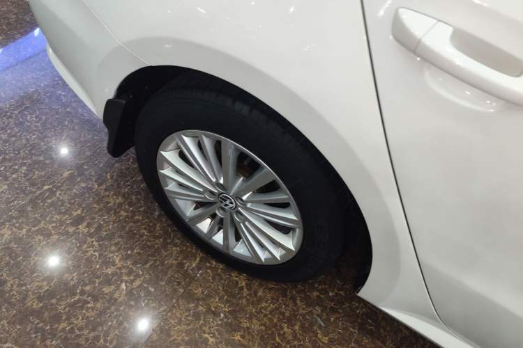 Used Volkswagen Gran Lavida 2013 1.4 TSI Automatic Comfort Model Exterior 5