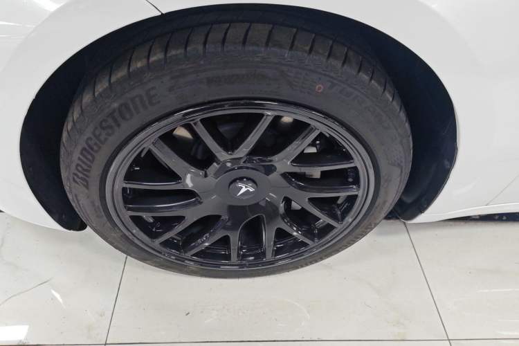 Used Tesla Model 3 2023 Long-Range All-Wheel-Drive Version Left Front Wheel Hub