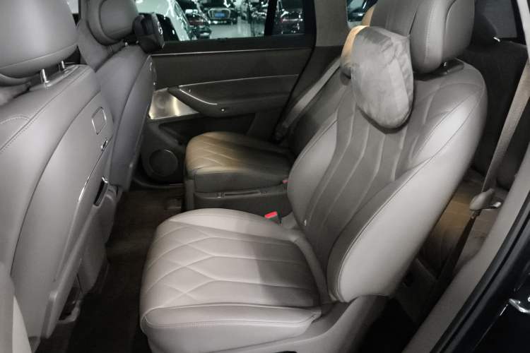 Used Hima AITO M8 2025 Model Pure Electric Max+ Six-Seat Four-Wheel-Drive Version