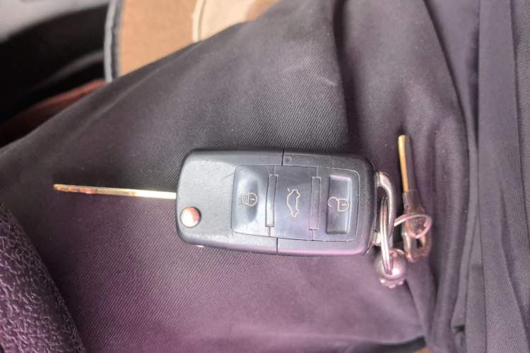 Used Nissan Livina 2010 JINRUI Edition 1.6L Automatic Standard Model Vehicle Key