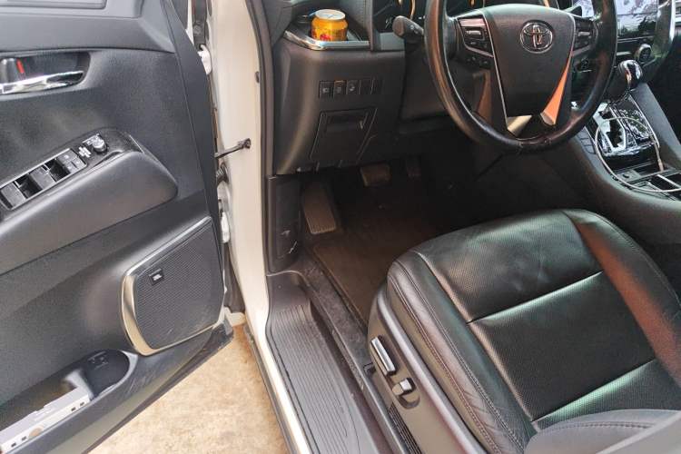 Used Toyota Vellfire 2021 Crown Dual-Engine 2.5L HV Luxury Edition Driver Seat