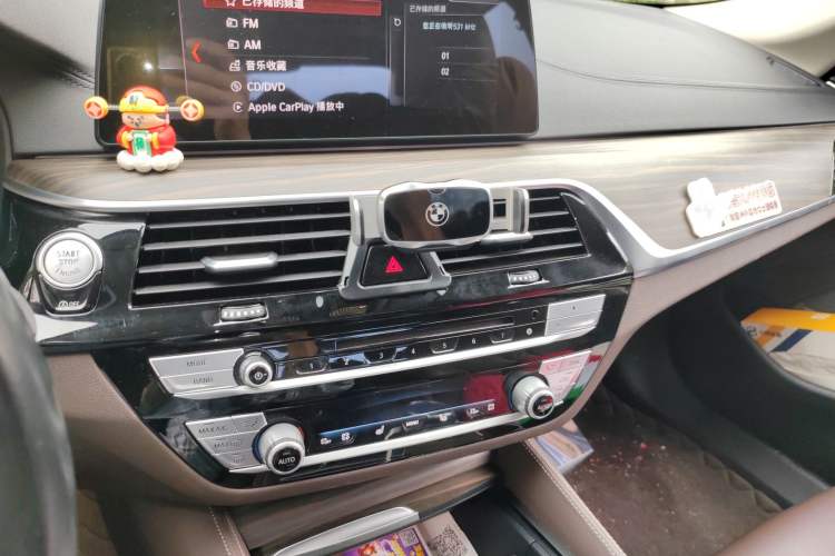 Used BMW 5 Series 2018 530Li Luxury Edition Premium Package Audio And AC Panel