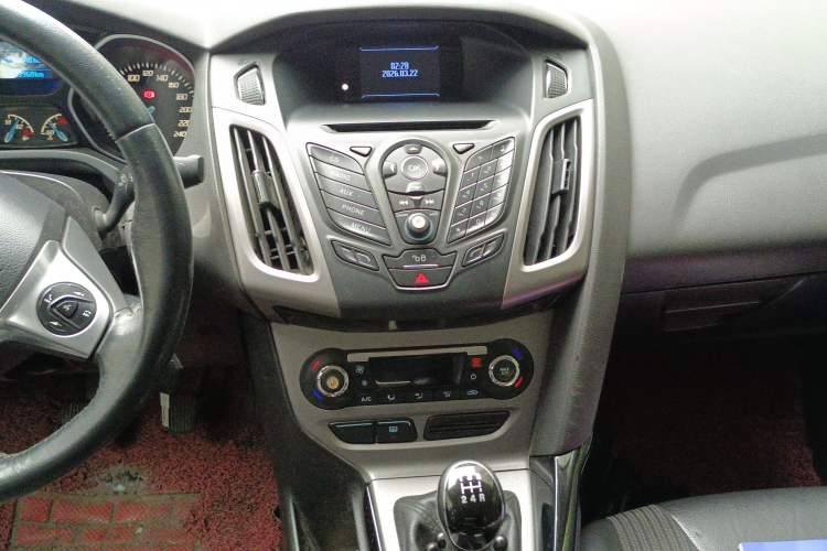 Used Ford Focus 2012 Sedan 1.6L Manual Fashion Edition
