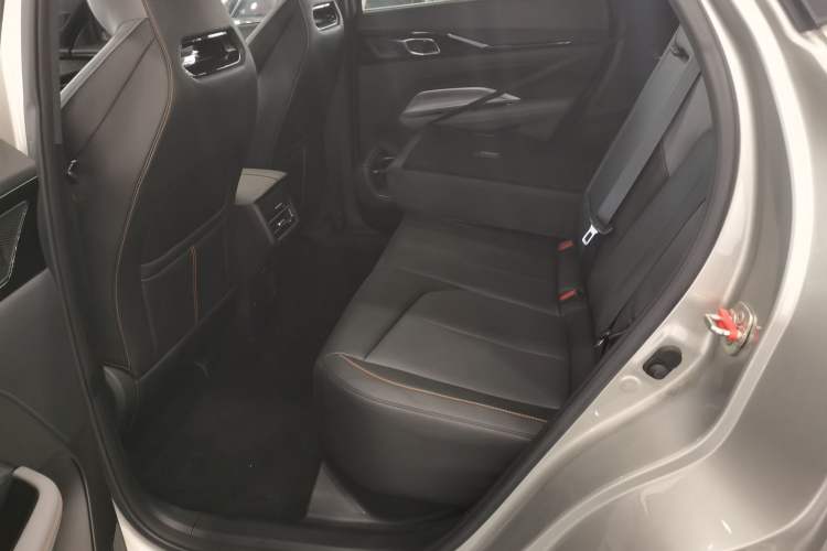 Used CHANGAN OSHAN Z6 2022 Blue Whale 1.5T DCT Smart Edition Urban Version Left Rear Seat