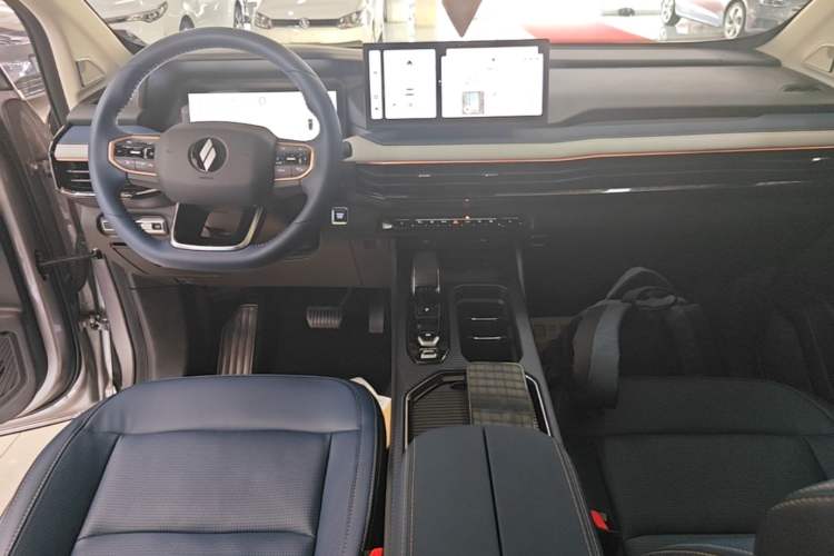 Used Livan 9 2023 470 km Executive Version

