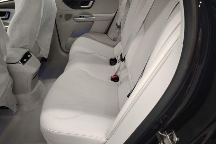 Used Mercedes-Benz EQE SUV 2024 500 4MATIC Luxury Edition Left Rear Seat