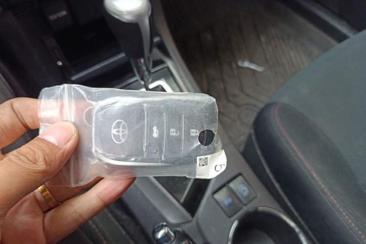 Used Toyota Corolla 2017 Revised Version 1.2T S-CVT GL-i Vehicle Key