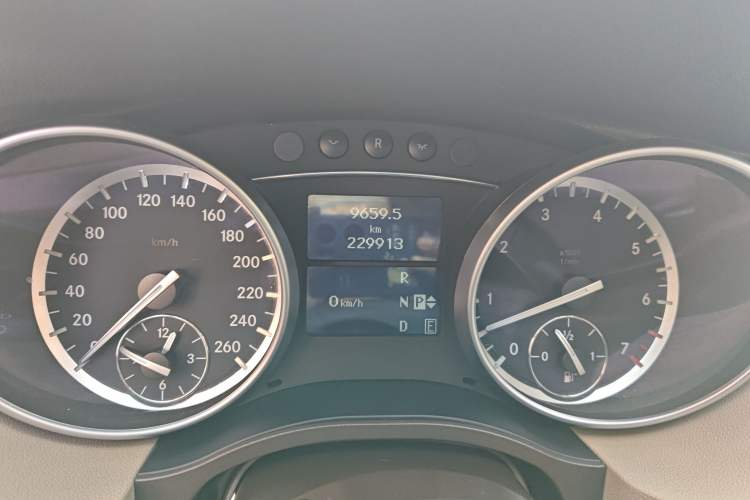 Used Mercedes-Benz R-Class 2014 R 320 4MATIC Luxury Model