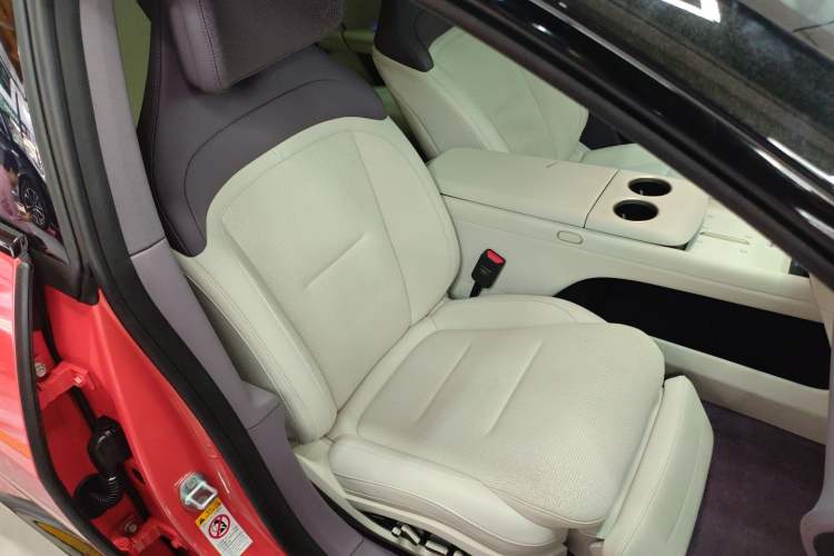 Used Avatr 06 2025 Pro Range-Extended Edition Right Front Seat