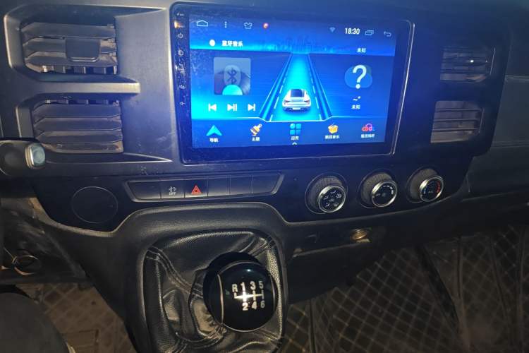 Used JMC Fushun 2022 2.0T Manual Multi-Function Passenger Vehicle Short Wheelbase Mid-Height Roof 6-Seater Audio And AC Panel