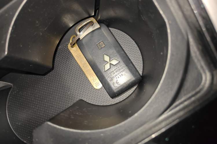 Used Mitsubishi Outlander 2018 2.4L 4x4 Luxury Edition 7-Seater