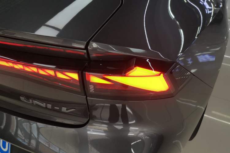 Used CHANGAN UNI-V 2023 1.5T Prestige Model Right Rear Taillight