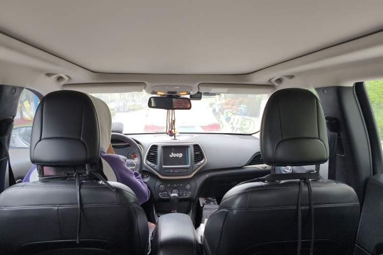 Used Jeep Cherokee 2016 2.0L Superior Edition