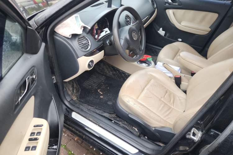 Used Volkswagen Lavida 2011 1.6L Automatic Premium Edition Driver Seat