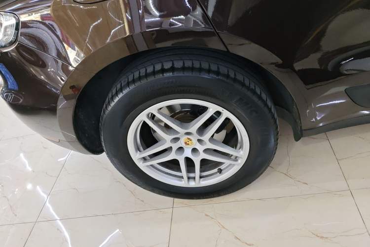 Used Porsche Macan 2018 Macan 2.0T Right Rear Wheel Hub