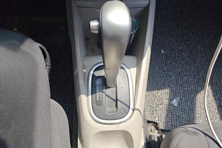 Used Venucia R50 2015 1.6L Automatic Fashion Edition Gear Lever