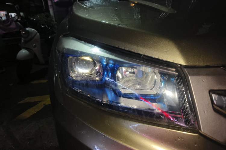 Used CHANGAN CS75 2014 2.0L Manual Leading Version China IV Standard Right Front Headlight