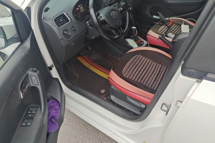 Used Volkswagen Polo 2016 1.6L Automatic Comfort Model
