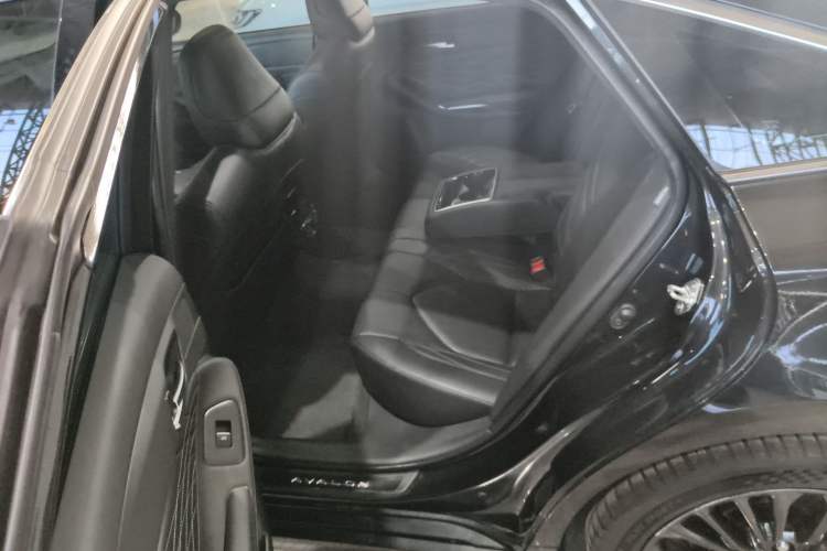 Used Toyota Avalon 2023 2.5L Touring Premium Edition Left Rear Seat
