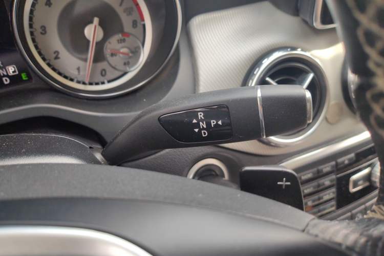 Used Mercedes-Benz GLA 2015 GLA 220 4MATIC Fashion Model Gear Lever