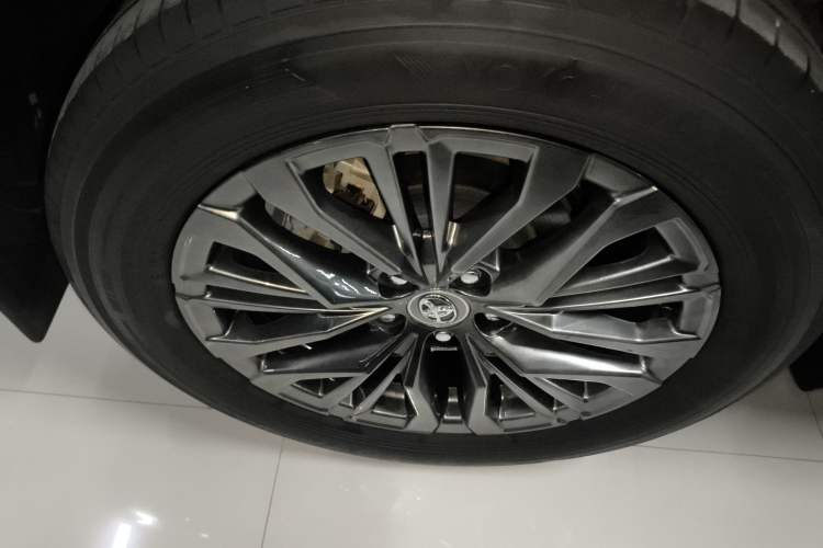 Used Toyota Wildlander 2024 Dual-Motor 2.5L E-CVT Two-Wheel Drive Luxury PLUS Edition